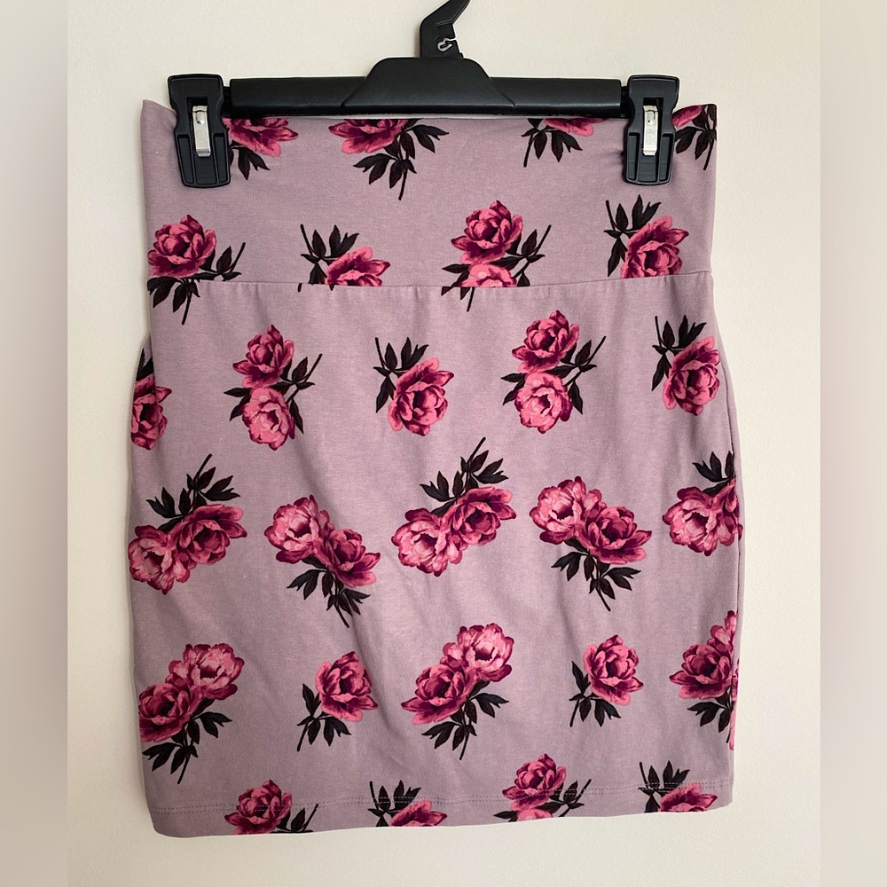 Charlotte Russe Floral Bodycon Mini Skirt (SIZE M)